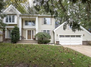 220 Fairway Ct, Plainwell, MI 49080