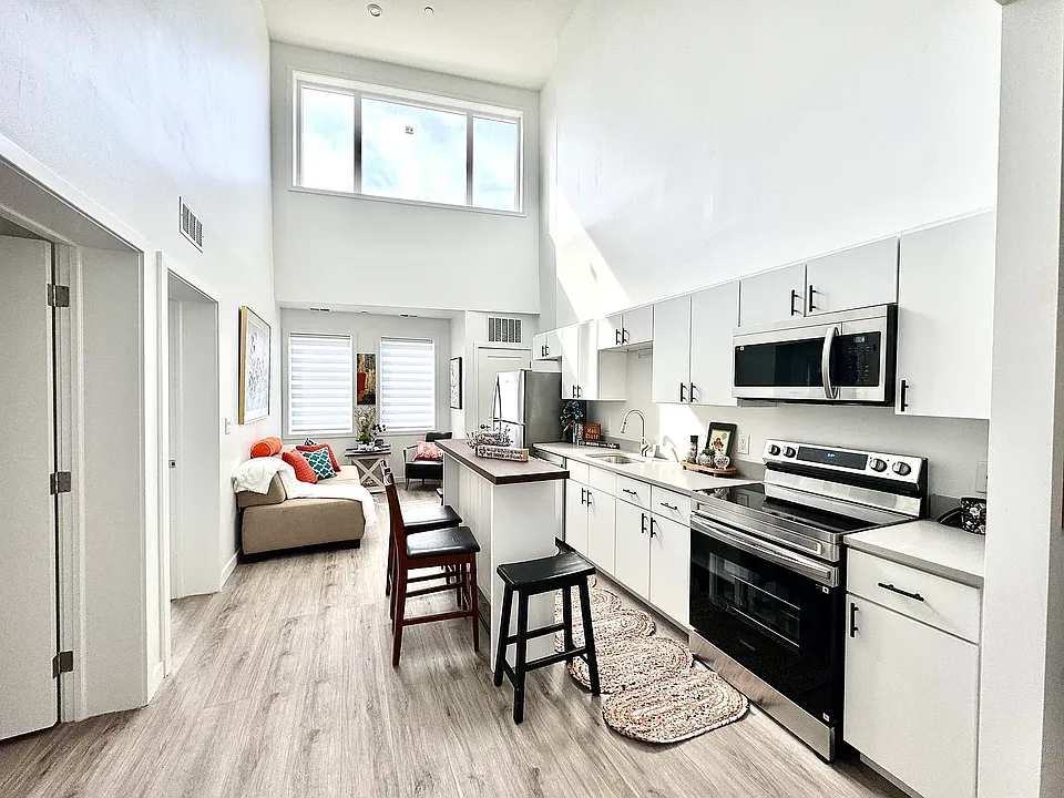 915-919 N Broad St #611