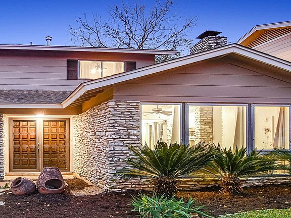 2nd image of 3201 Catalina Dr