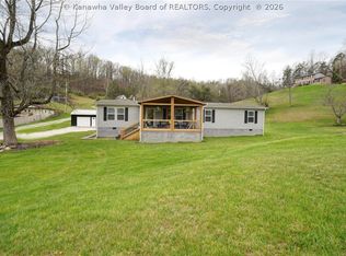 28 Crescent Dr, Scott Depot, WV
