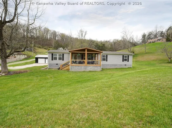 28 Crescent Dr, Scott Depot, WV 25560