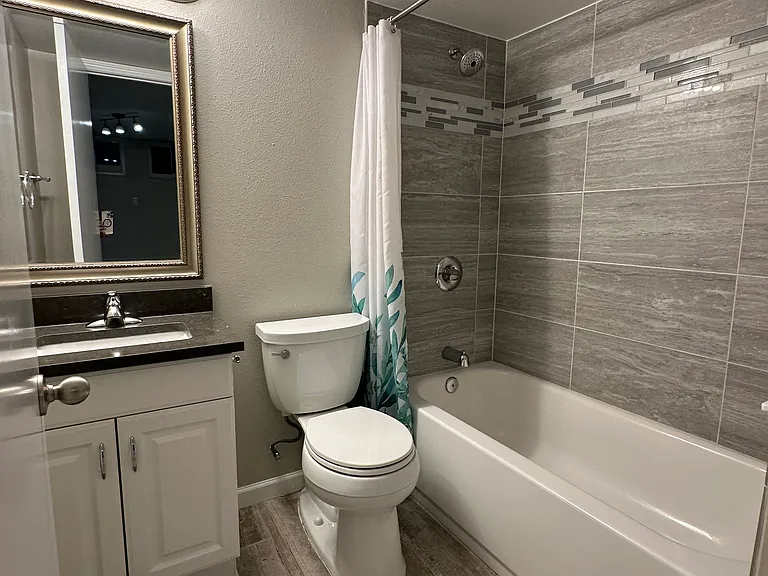 1145 S Oneida St #D — Photo 18