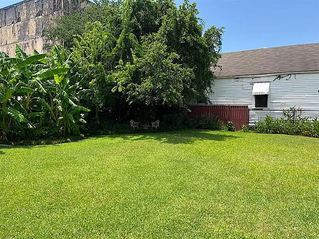 520 Allen St — Photo 9