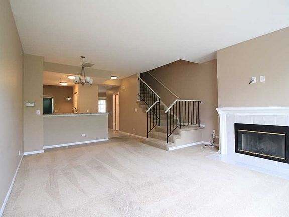 4th image of 1109 E Wilson Ave