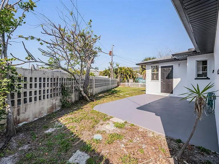14040 Miramar Ave — Photo 20