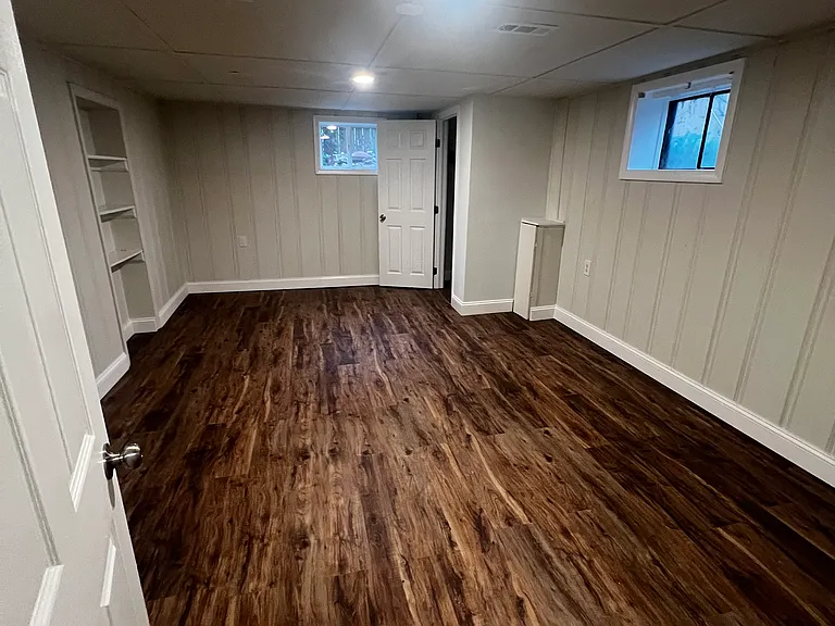 2404 Darrow St — Photo 25