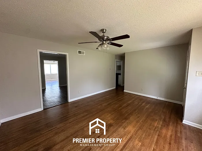 5101 Rolling Fields Dr — Photo 2