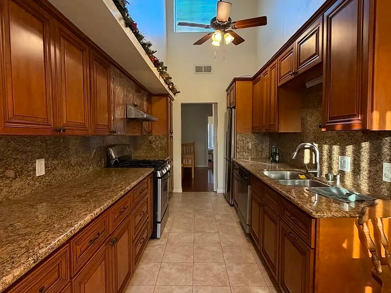 1015 Arcadia Ave #12 — Photo 3