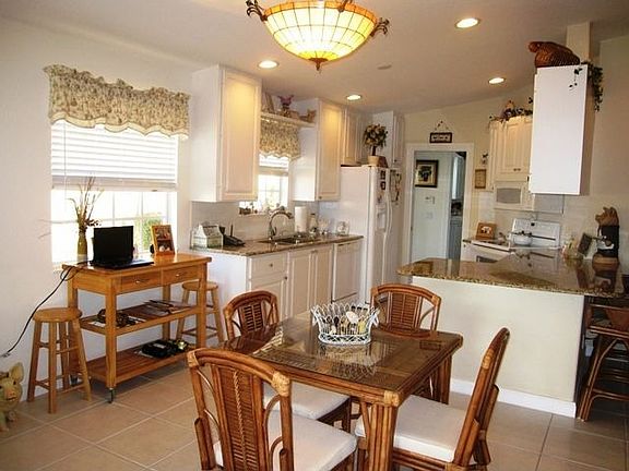 5th image of 8562 SE Retreat Dr
