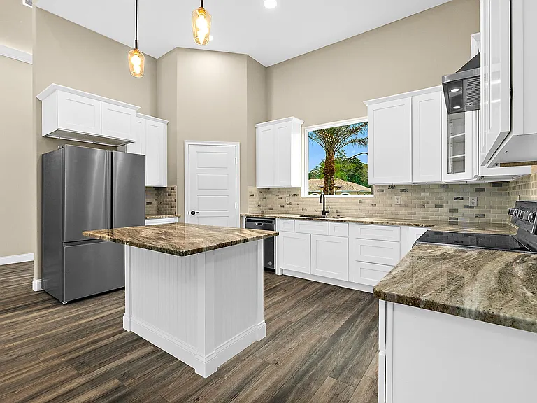 32 Wentworth Ln — Photo 4