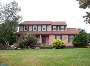 13 Friends Ln, Willow Street, PA 17584