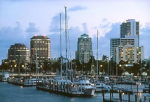 Yacht Club Towers — Photo 3