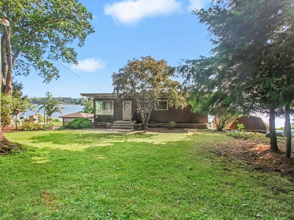 51834 County Road 384, Grand Junction, MI 49056