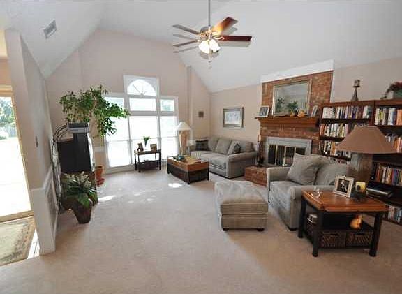 3rd image of 8476 Kings Trail Dr