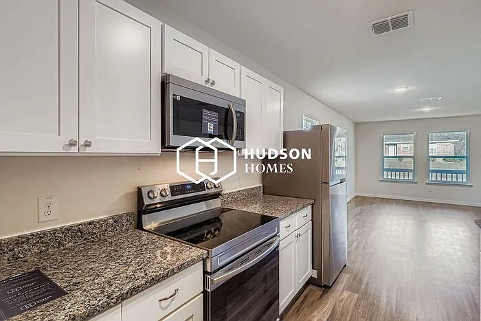 417 Carver Ave — Photo 5
