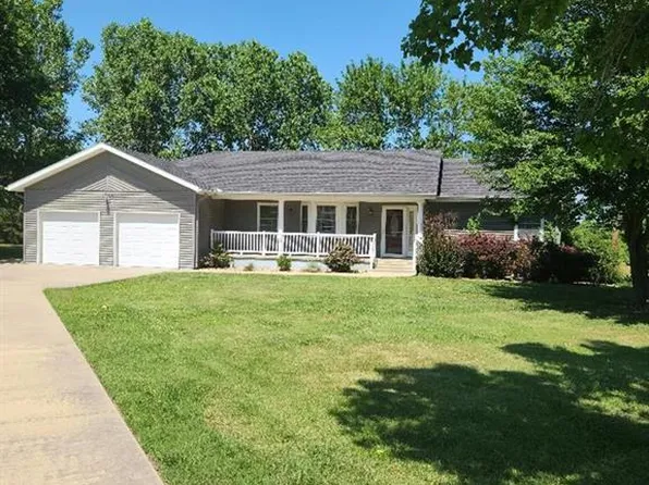 1704 Redbud Ln, Iola, KS 66749
