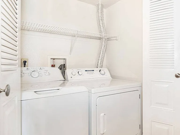 Oak Shores Apartments — Photo 60