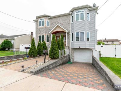 271 4th St #2, Saddle Brook, NJ, 07663