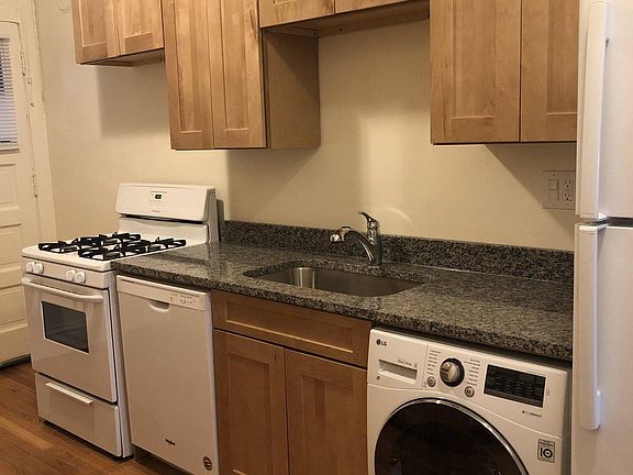 2nd image of 1126 W Pratt Blvd #1S