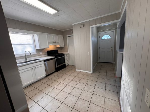 3718 Yale St, Lake Charles, LA 70607 – 3-bedroom rental in Lake Charles