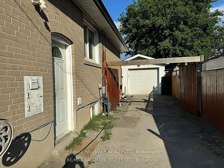 63 Longford Dr E #BSMNT — Photo 3