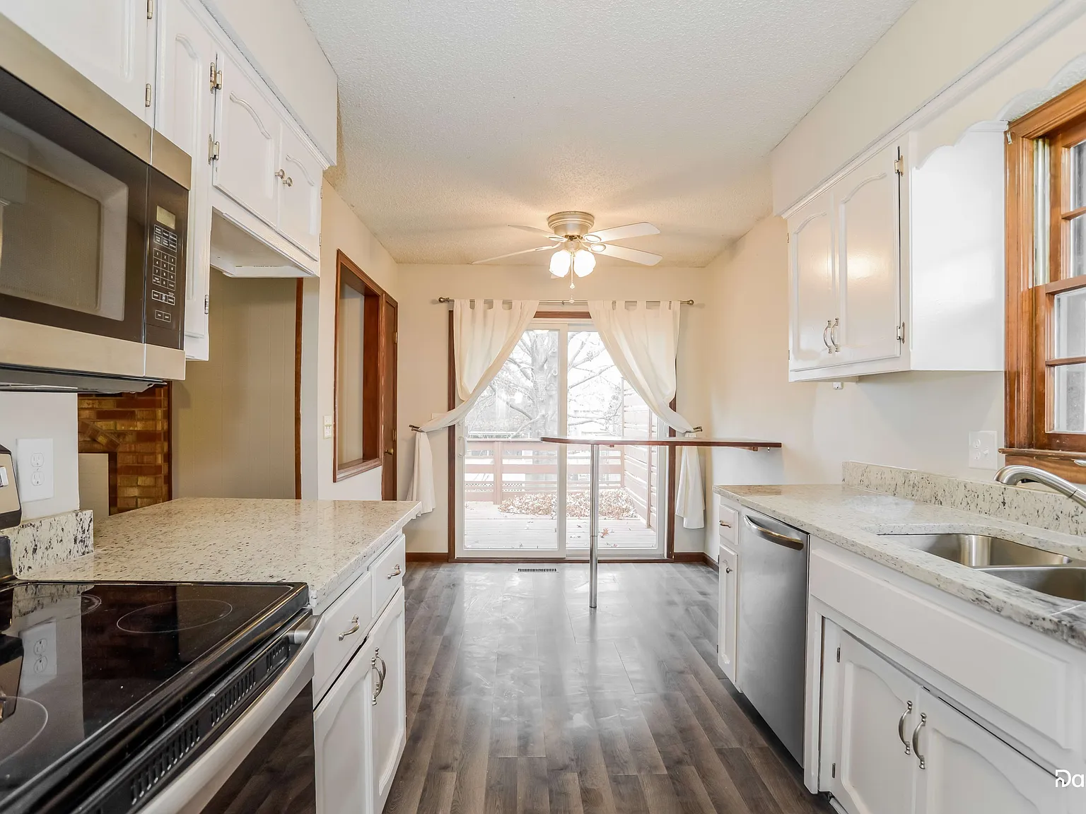4 bed, 2.5 bath, 1835 sqft, $2,440 — Photo 4
