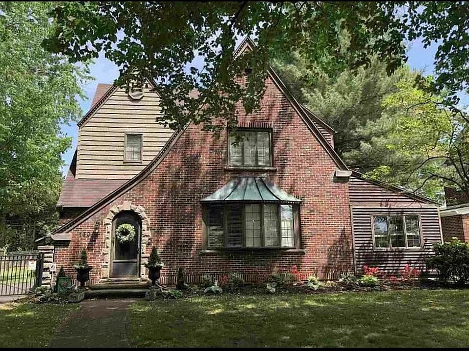 1st image of 130 Woodland Dr