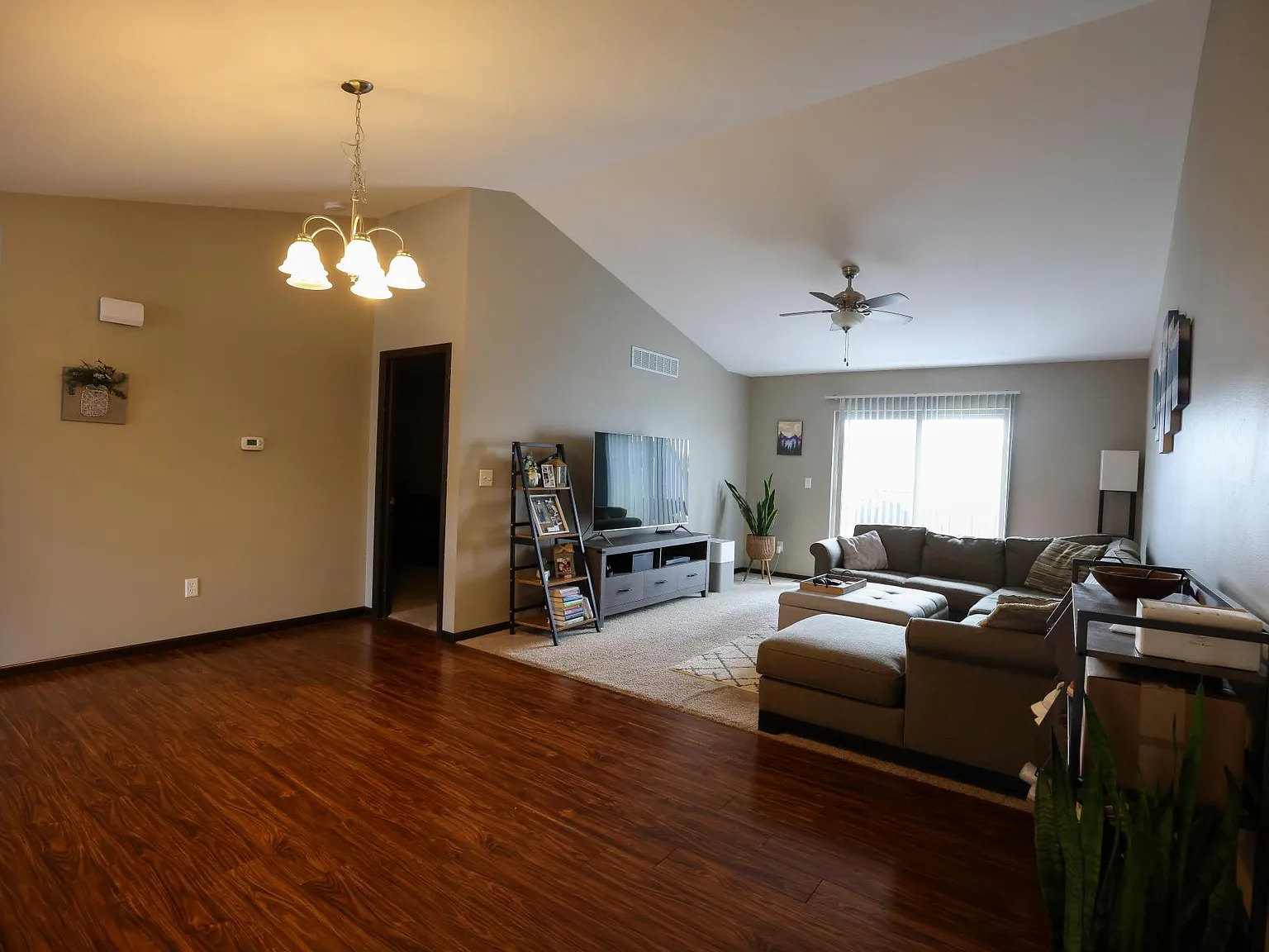 3 bed, 1593 sqft, $1,950 — Photo 2