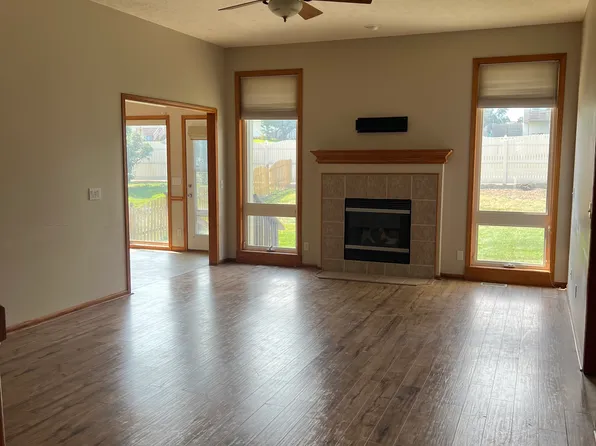 17621 Polk St, Omaha, NE 68135