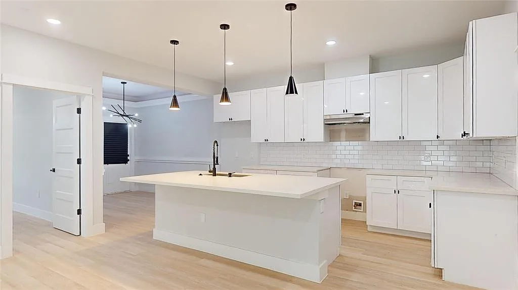 4 bed, 2.5 bath, 1839 sqft, $2,100 — Photo 2