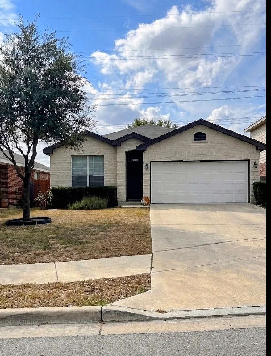 3 bed, 1579 sqft, $1,900 — Photo 1