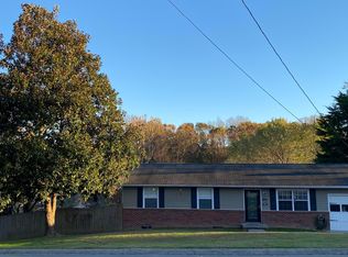 606 Red Bud Ln, Oliver Springs, TN 37840
