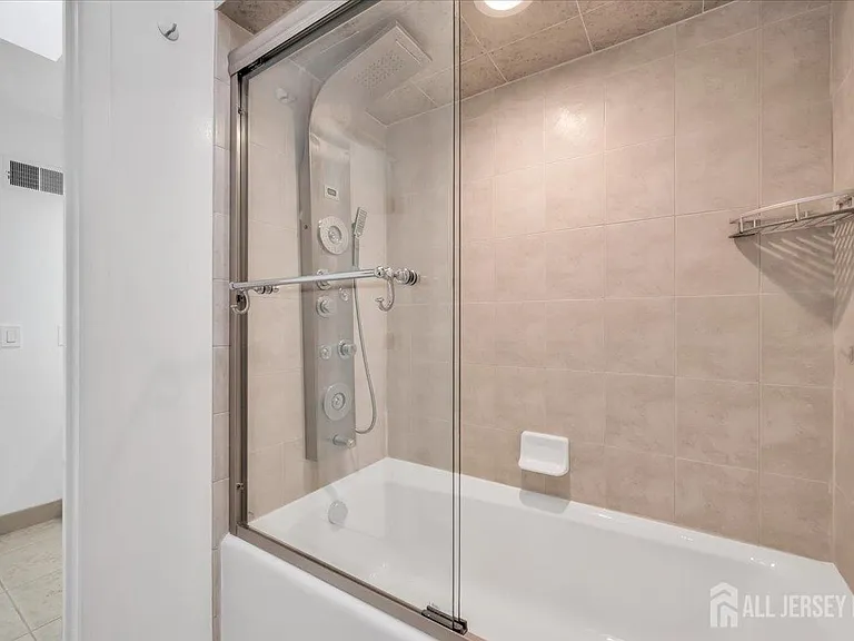 950 Sunset Rdg — Photo 34