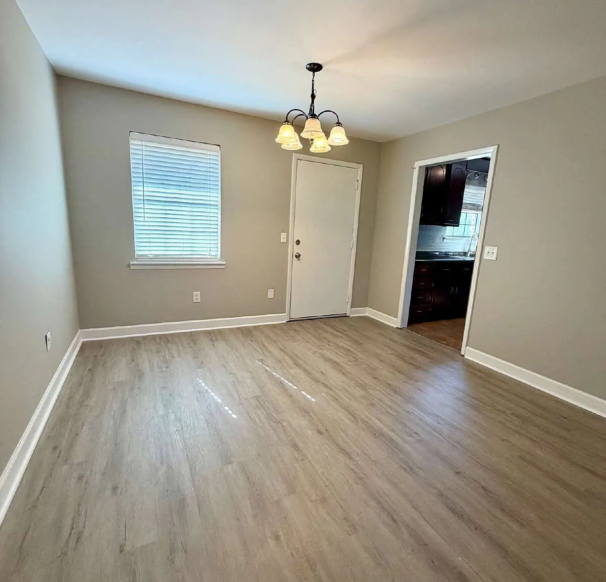 3 bed, 2.0 bath, 1107 sqft, $1,400 — Photo 4