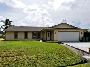 992 SE Breakwater Ave, Port Saint Lucie, FL 34983