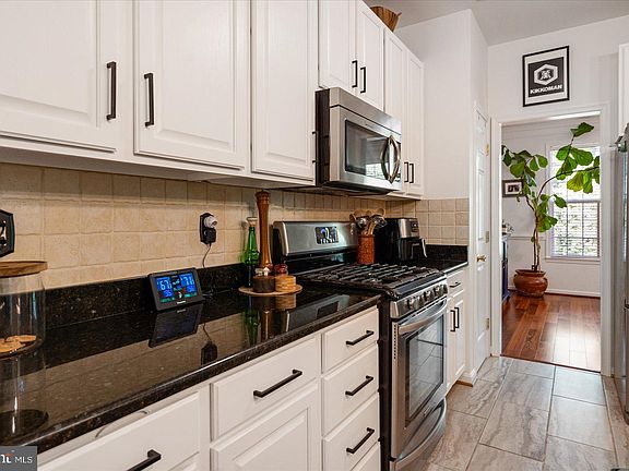 4th image of 221 Wintergull Ln