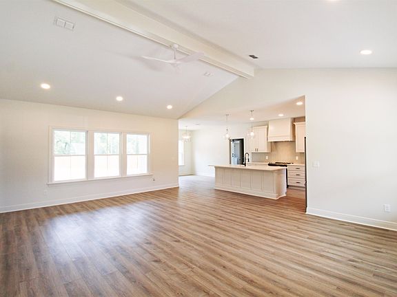 4th image of 75 Avondale Dr