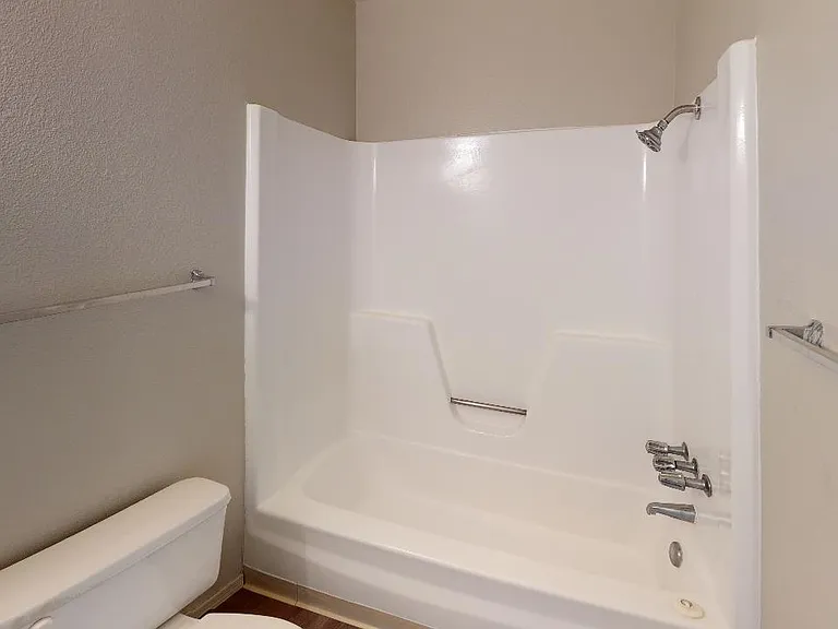 612-Morris-NE-Unit-9-Bathroom_12112024