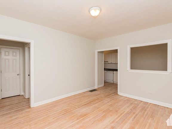 4th image of 628 W Barry Ave #_n1