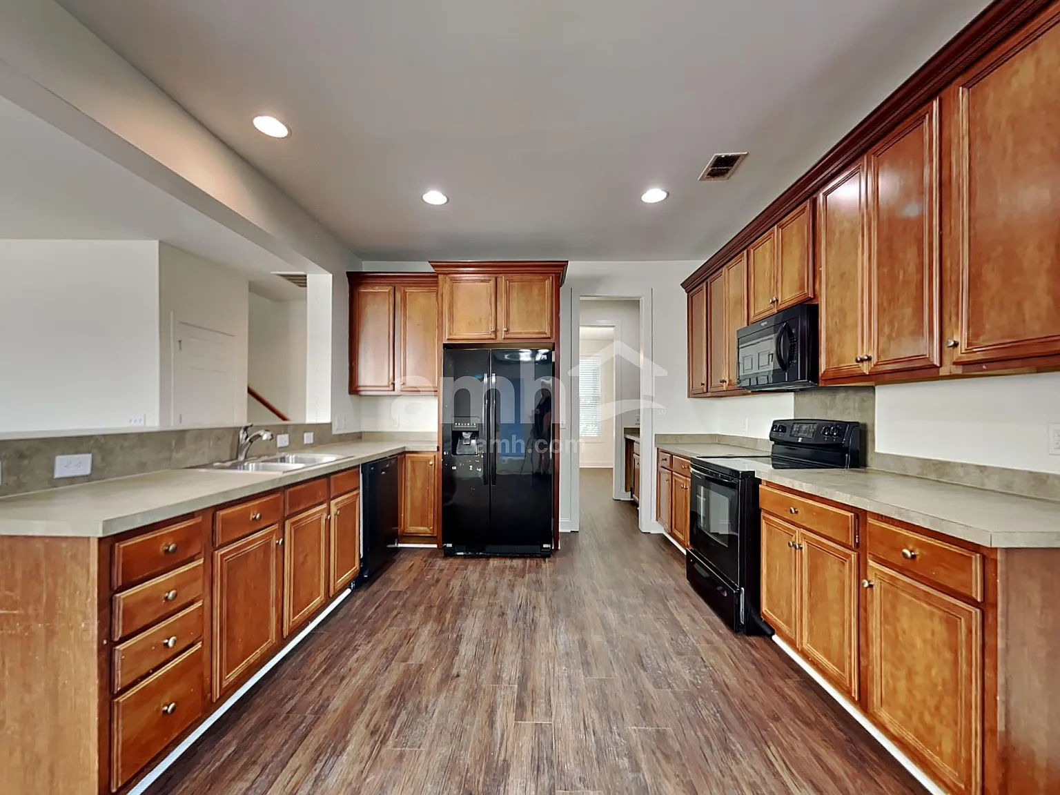 4 bed, 2.5 bath, 2519 sqft, $2,540 — Photo 3