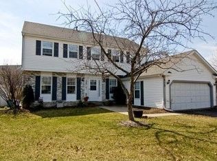 425 Edinburgh Ln, Dundee, IL 60118