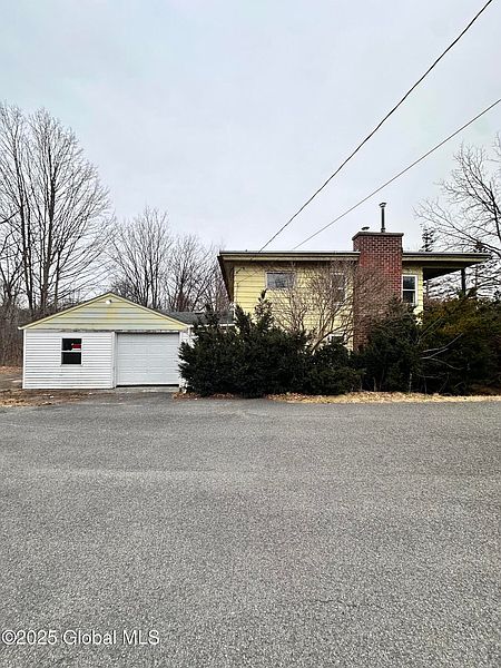 3rd image of 1167 Maple Hill Road