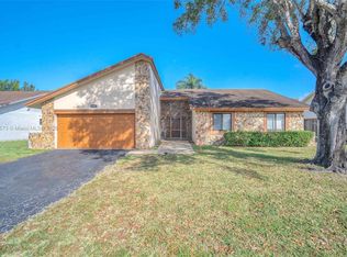 8601 NW 54th St, Lauderhill, FL 33351