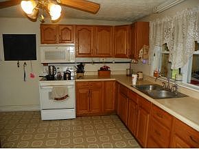 3rd image of 414 E 6th St