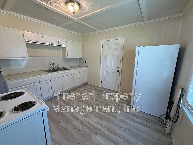 2 bed, 1.0 bath, $1,225 — Photo 4
