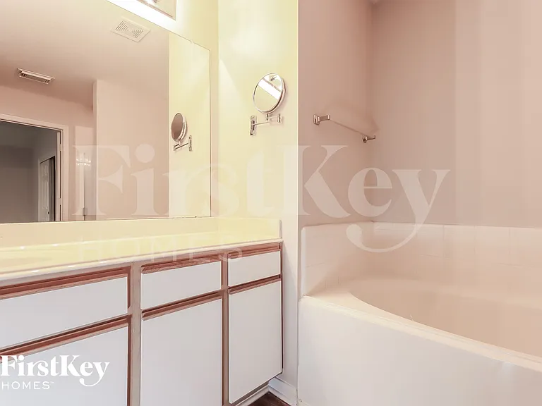 7223 Foxcrest Ln — Photo 9