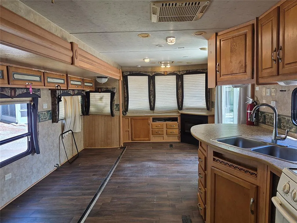 1 bed, 1.0 bath, 280 sqft, $1,250 — Photo 2