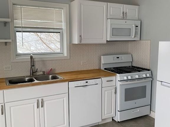 5th image of 7958 W Belmont Ave #1