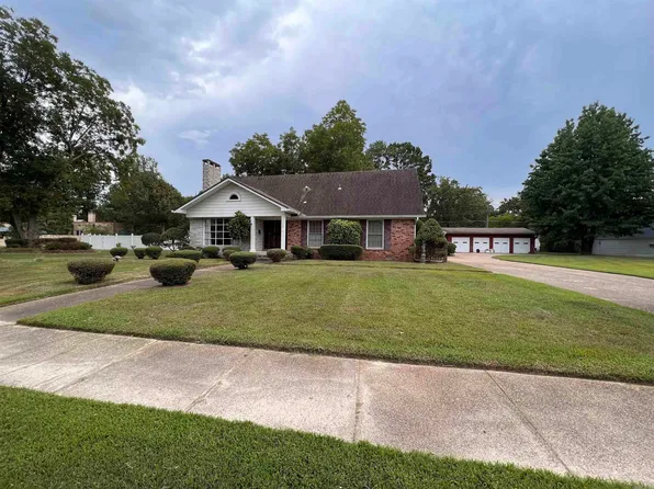 204 Linden Cir, Pine Bluff, AR 71603