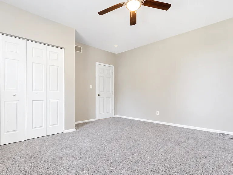 500 E Ormsby Ave — Photo 16